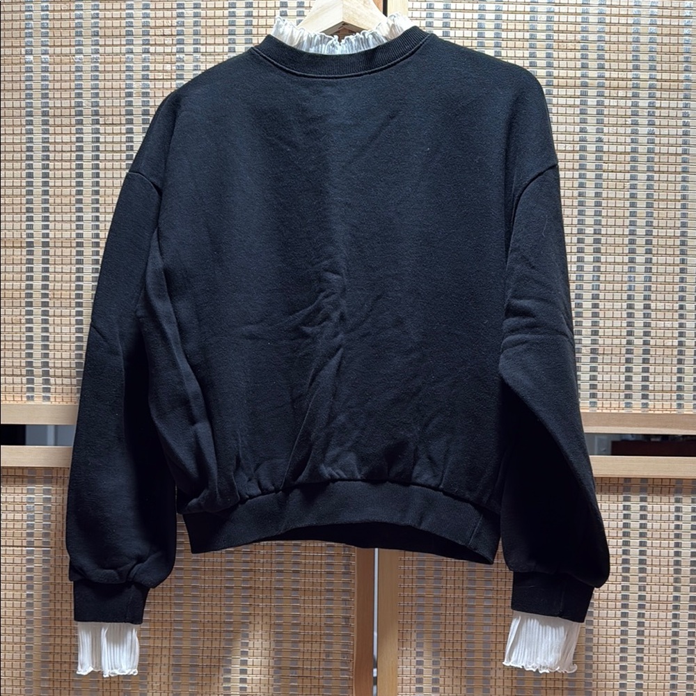 Black Crew Neck Sweater with Ribbed Cuffs